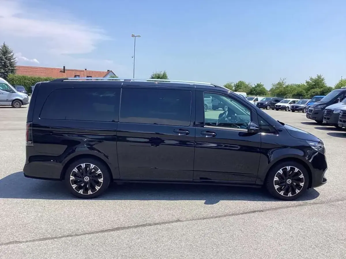 Gebraucht Mercedes V300 Style 237 PS (174 kW) 2026 Schwarz Van / Kleinbus