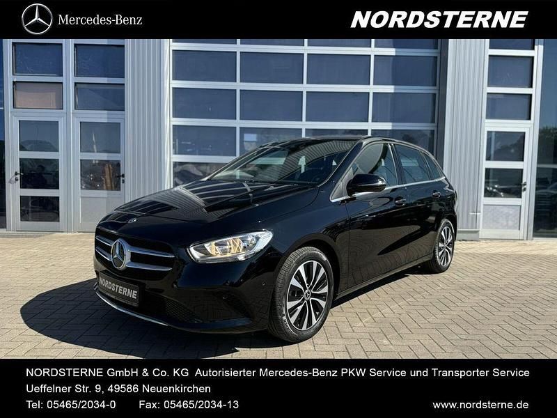Schwarz Gebraucht 2020 Mercedes B250e Style Van / Kleinbus | 24.888 € (Guter Preis) - Bild 1/4