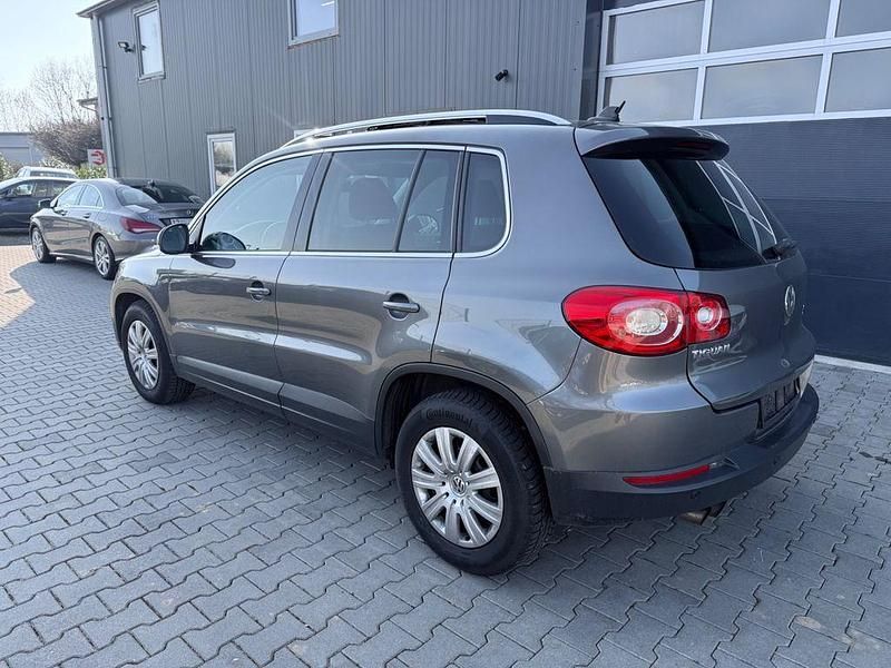 Używany VW Tiguan Team 140 KM (102 kW) 2011 Szary SUV