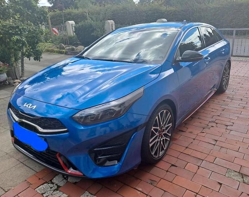 Blau Gebraucht 2024 Kia ProCeed GT Kleinwagen | 32.222 € (Fairer Preis) - Bild 1/4