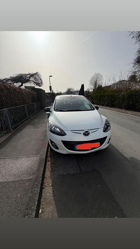 Gebraucht Mazda 2 84 PS (61 kW) 2014 Weiß Kleinwagen
