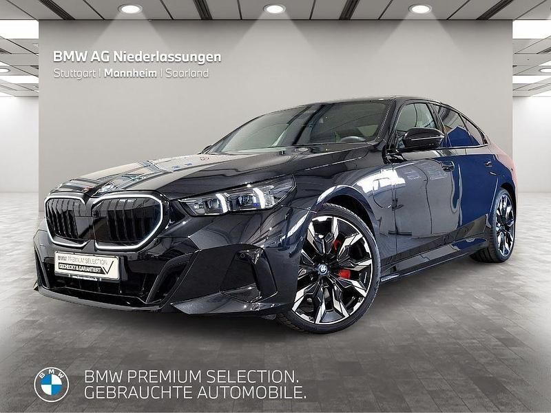 Schwarz Gebraucht 2024 BMW 550e Comfort Edition Limousine | 66.501 € (Superpreis) - Bild 1/4
