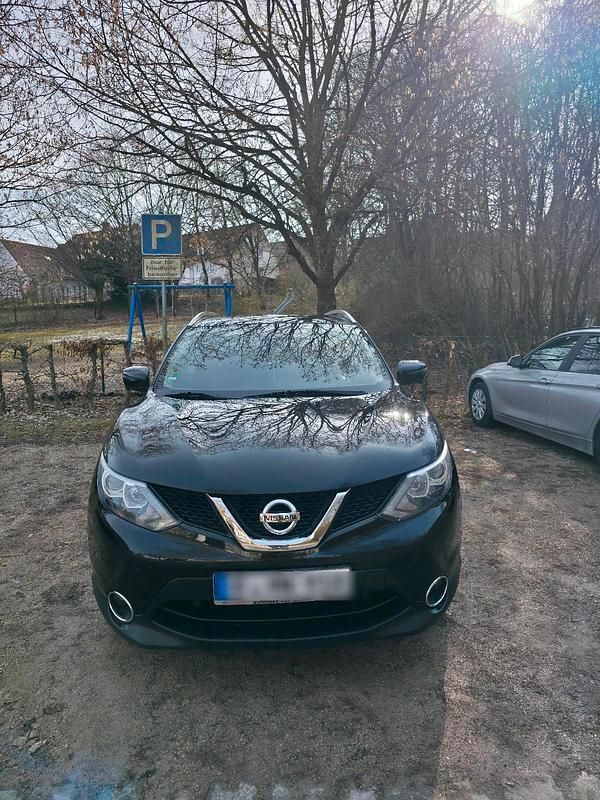 Schwarz Gebraucht 2015 Nissan Qashqai SUV | 11.500 € (Fairer Preis) - Bild 1/4