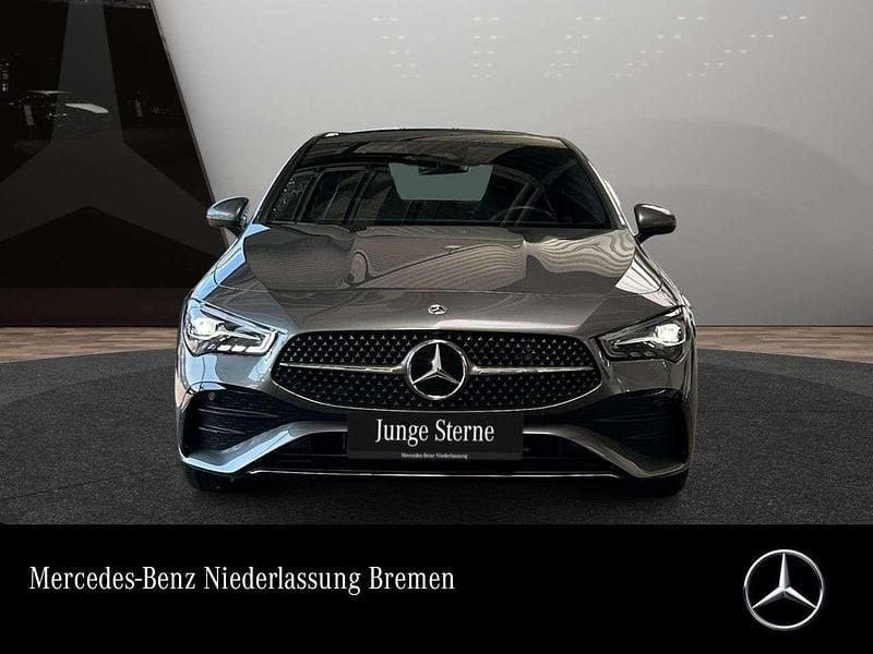 Mountain grau Gebraucht 2025 Mercedes CLA200 AMG Coupé | 39.990 € (Fairer Preis) - Bild 1/3