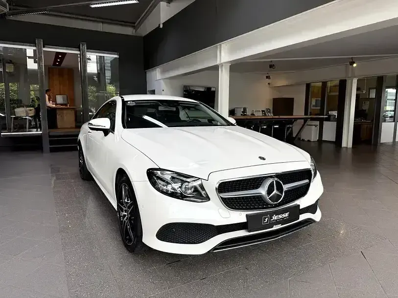 Gebraucht Mercedes E300 Avantgarde 245 PS (180 kW) 2019 Diamantweiss  metalliclack (metallic) Coupé