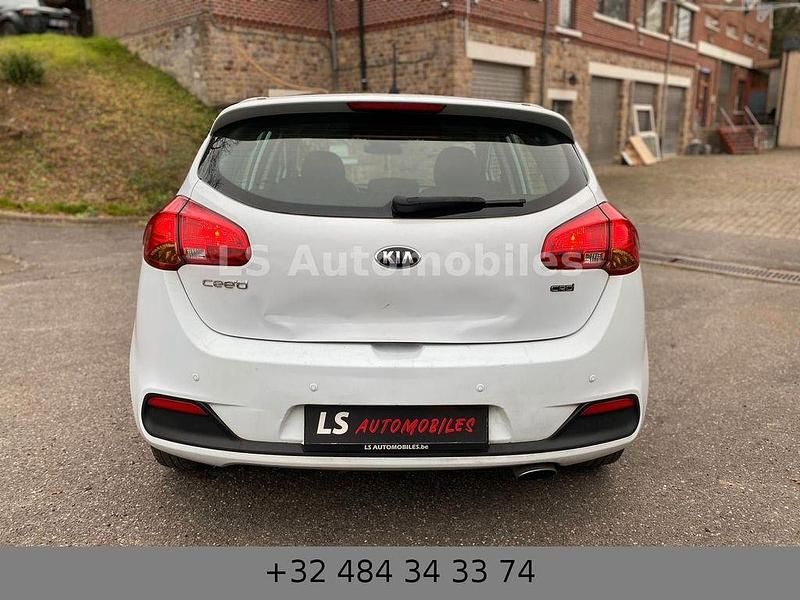 Gebraucht Kia Ceed 128 PS (94 kW) 2014 Weiß Kleinwagen