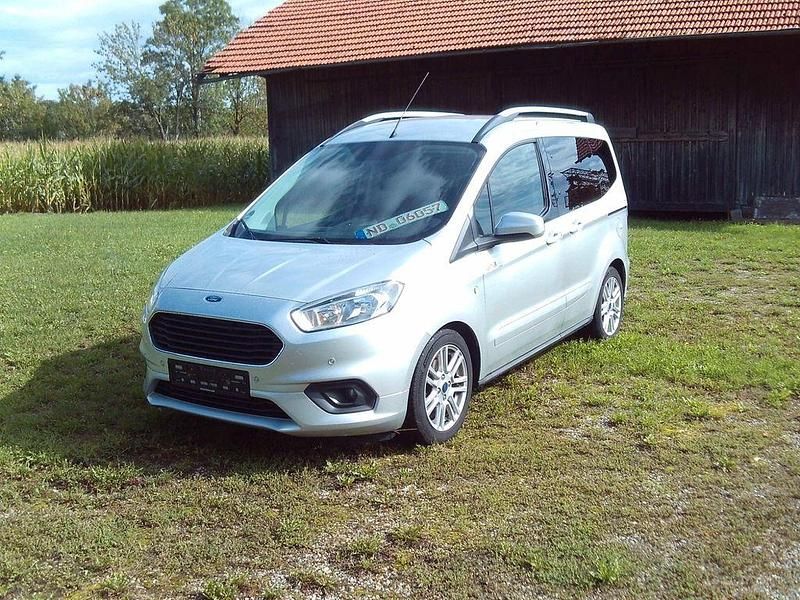 Silber Gebraucht 2019 Ford Tourneo Courier Titanium Van / Kleinbus | 7.700 € (Fairer Preis) - Bild 1/4