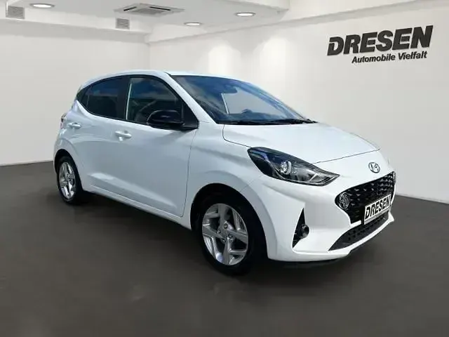 Gebraucht Hyundai i10 GO! 67 PS (49 kW) 2023 Weiss Kleinwagen