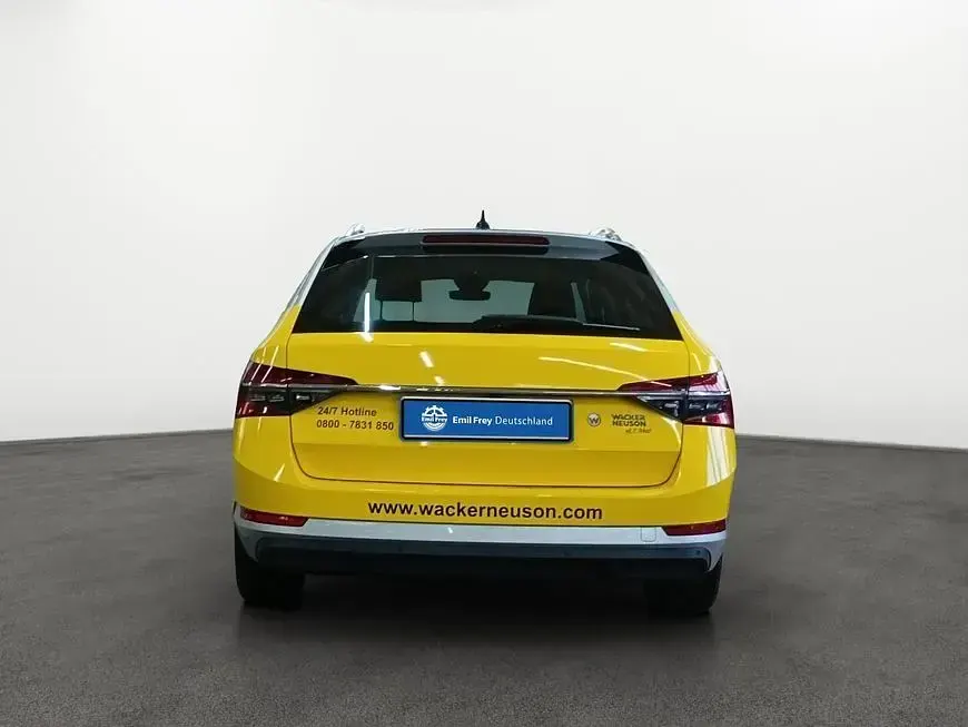 Gebraucht Skoda Superb Style 150 PS (110 kW) 2023 Silber Kombi