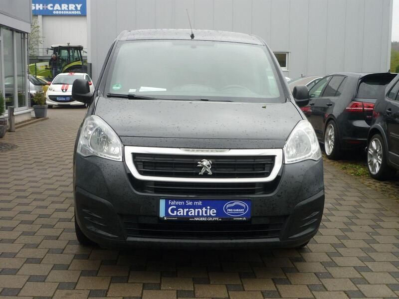 Gebraucht Peugeot Partner Comfort plus 98 PS (72 kW) 2017 Schwarz Van / Kleinbus