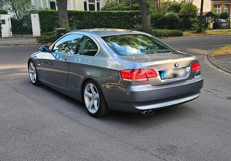 Grau Gebraucht 2006 BMW 325 Coupé | 5.700 € - Bild 1/4