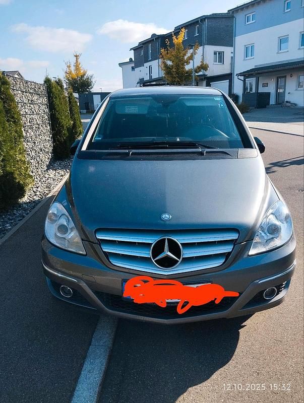 Grau Gebraucht 2011 Mercedes B200 Van / Kleinbus | 1.800 € (Superpreis) - Bild 1/4