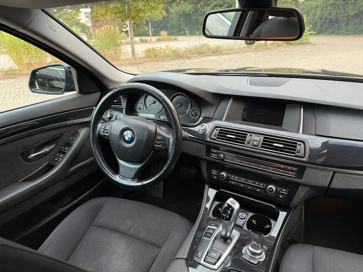 Gebraucht BMW 520 190 PS (139 kW) 2015 Schwarz Limousine