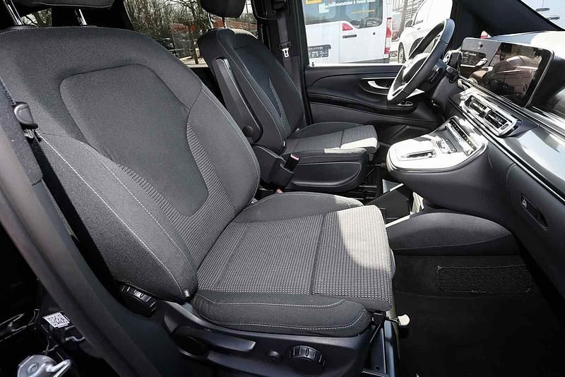 Gebraucht Mercedes E250 Style 140 PS (102 kW) 2025 Obsidianschwarz Kombi