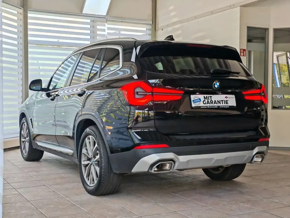 Gebraucht BMW X3 Sport Line 190 PS (139 kW) 2023 Schwarz ii SUV