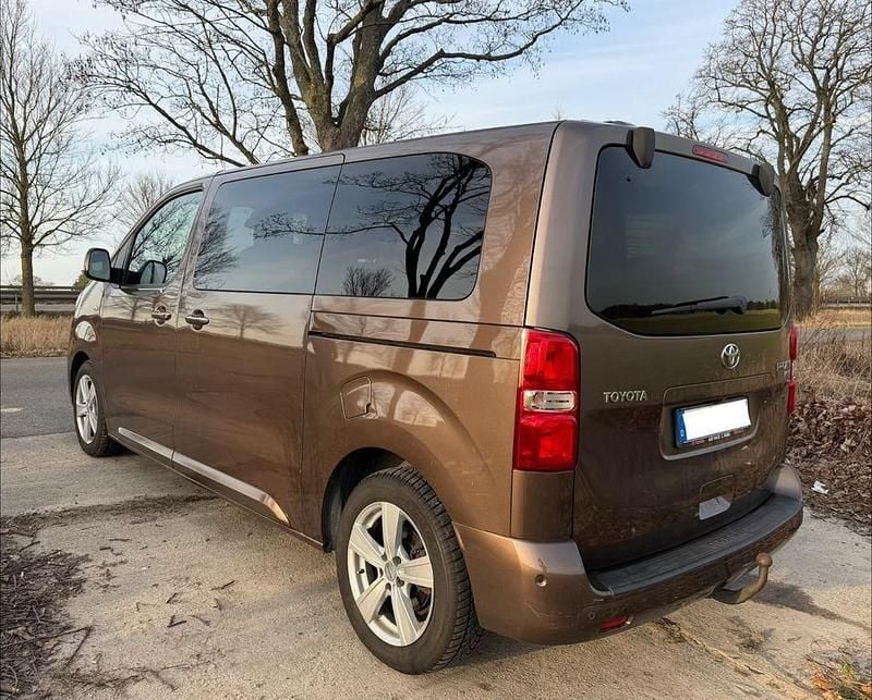 Gebraucht Toyota Proace 177 PS (130 kW) 2017 Braun Van / Kleinbus