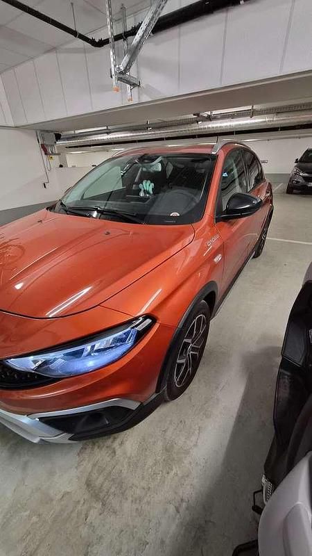 Usata Fiat Tipo Cross 101 CV (74 kW) 2023 Arancione Berlina