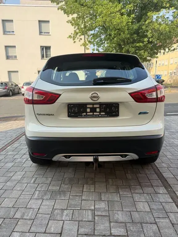Gebraucht Nissan Qashqai 131 PS (96 kW) 2014 Weiß SUV