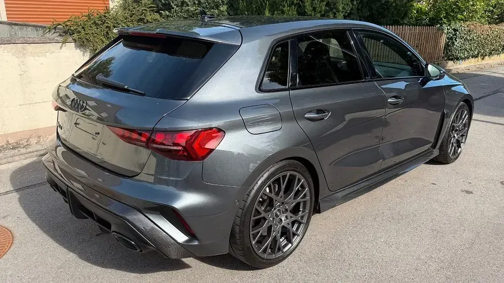 Gebraucht Audi RS3 Sport 400 PS (294 kW) 2024 Grau Limousine