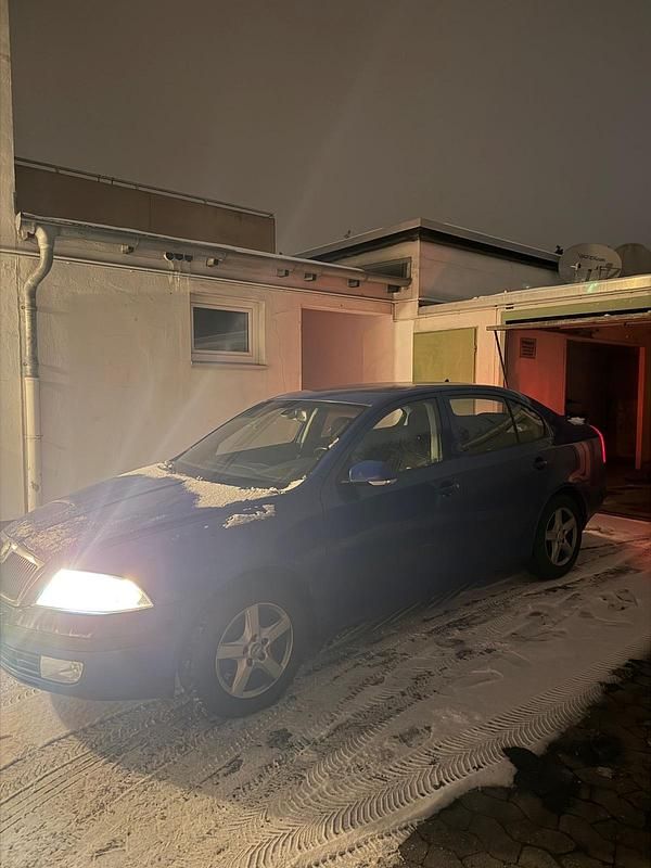 Blau Gebraucht 2006 Skoda Octavia Limousine | 3.500 € (Fairer Preis) - Bild 1/4