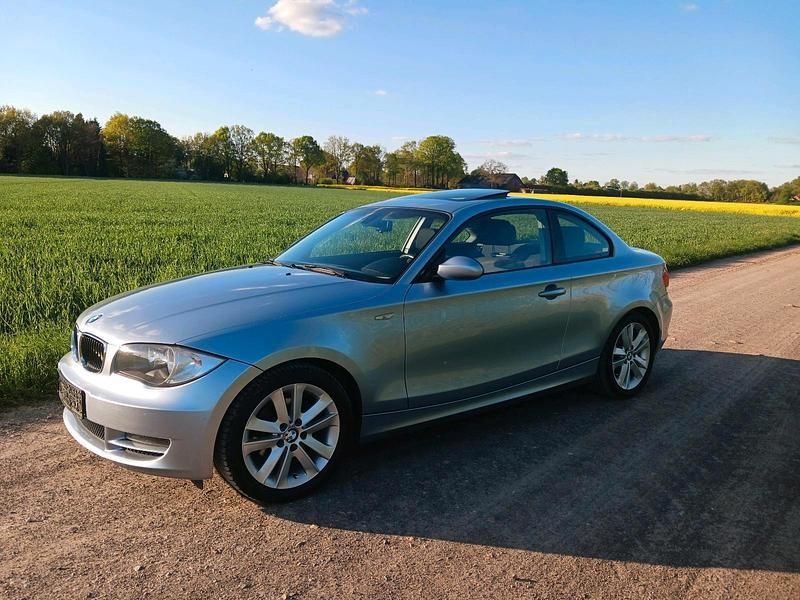 Blau Gebraucht 2008 BMW 120 Coupé Coupé | 4.890 € (Guter Preis) - Bild 1/4