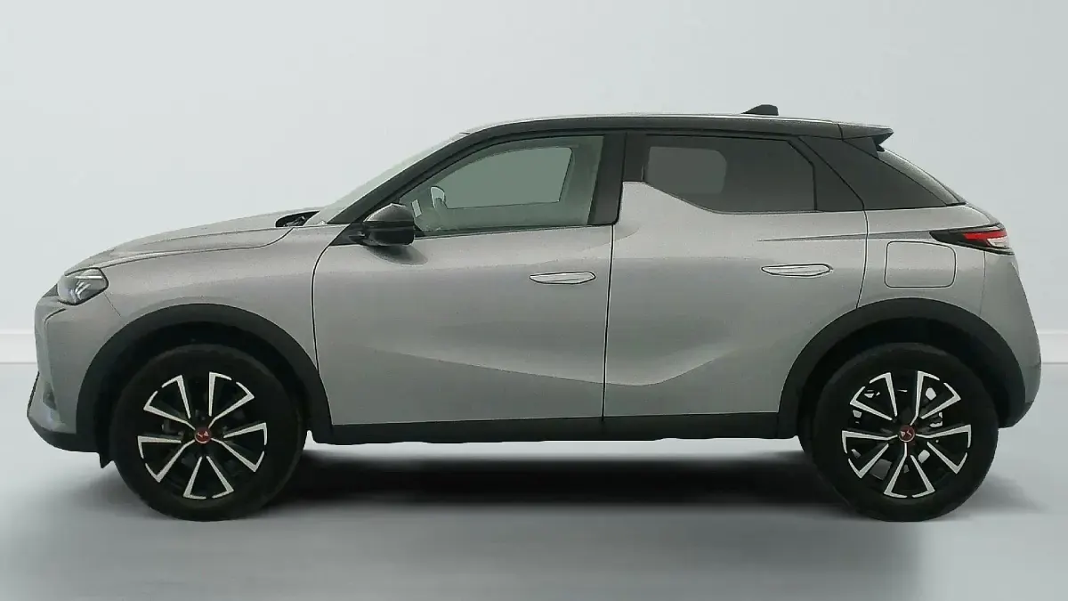 Gebraucht DS Automobiles DS3 Crossback Performance 101 PS (74 kW) 2024 Gris artense / toit noir SUV