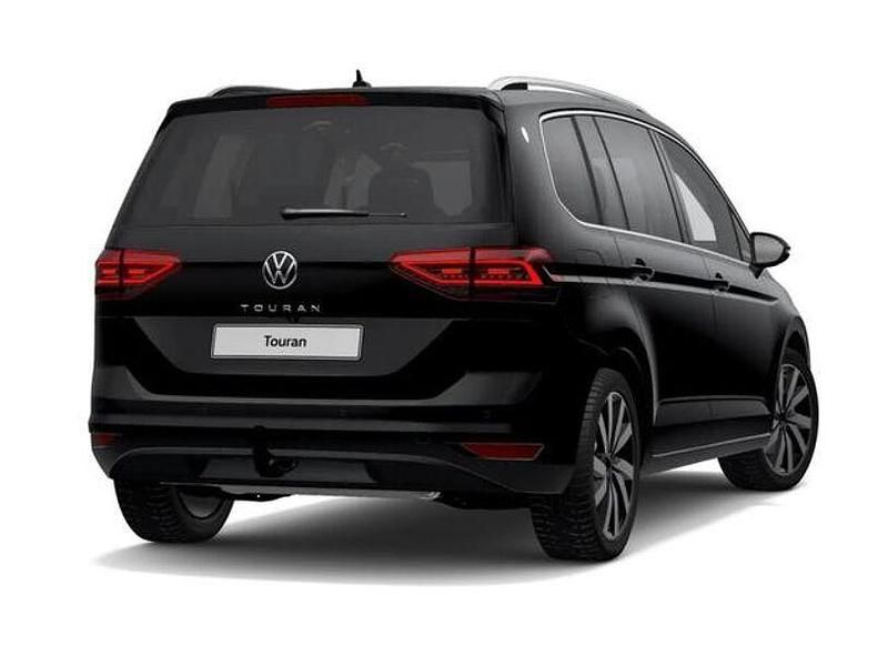 Gebraucht VW Touran Highline 150 PS (110 kW) 2022 Deep black perleffekt Van / Kleinbus