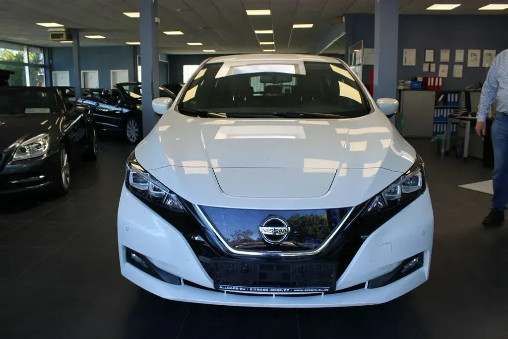 Gebraucht Nissan Leaf Tekna 110 kW (150 PS) 2019 Weiß Kleinwagen