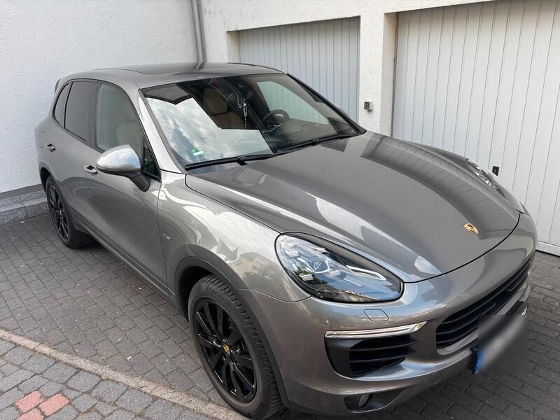 Grau Gebraucht 2015 Porsche Cayenne Sport SUV | 29.900 € (Fairer Preis) - Bild 1/4