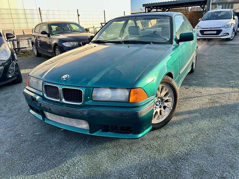 Lagunengrüen Gebraucht 1992 BMW 325 Coupé | 15.000 € - Bild 1/4