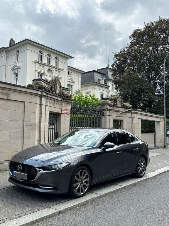 Grau Gebraucht 2020 Mazda 3 Selection Limousine | 15.900 € (Guter Preis) - Bild 1/4