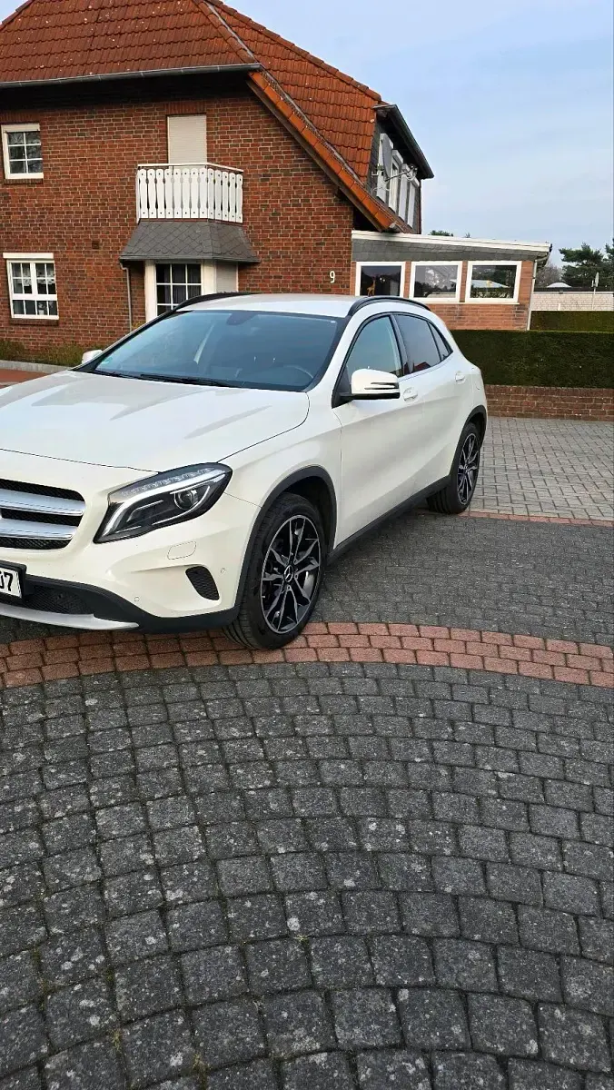 Gebraucht Mercedes GLA220 170 PS (125 kW) 2015 Weiß SUV