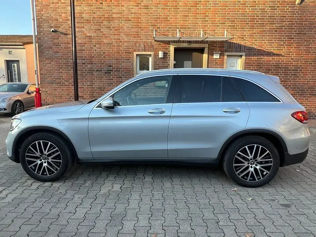 Gebraucht Mercedes GLC200 AMG line 211 PS (155 kW) 2022 Silber SUV
