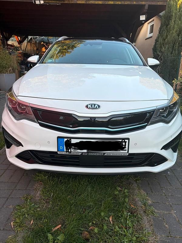 Weiß Gebraucht 2020 Kia Optima Hybrid 2 Limousine | 17.499 € - Bild 1/4