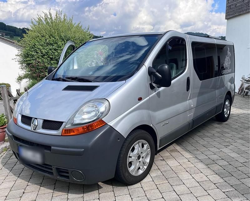 Silber Gebraucht 2005 Renault Trafic Van | 10.500 € - Bild 1/4