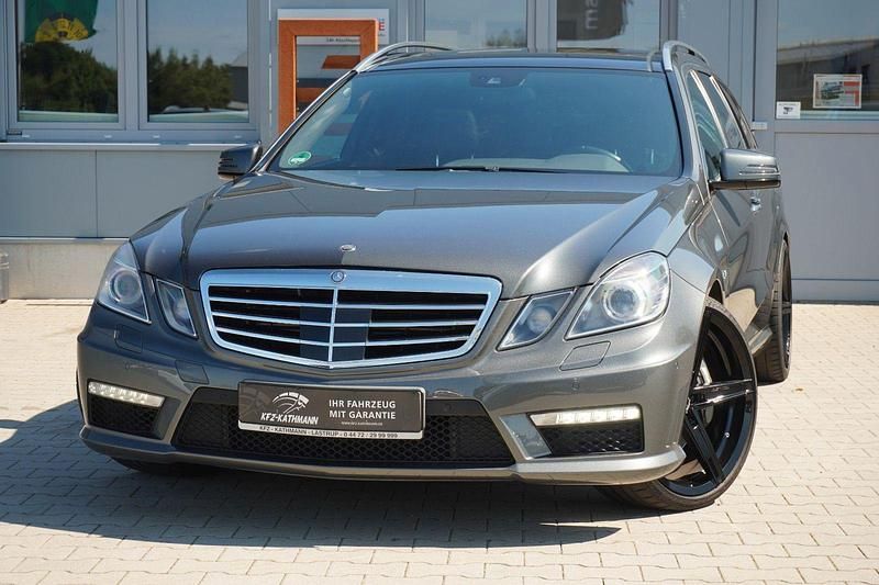 Grau Gebraucht 2011 Mercedes E63 AMG AMG Kombi | 27.890 € (Guter Preis) - Bild 1/4