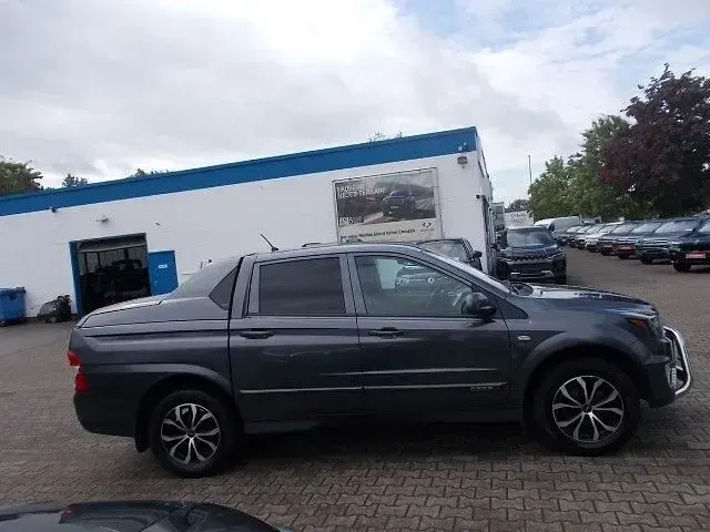 Gebraucht SsangYong Actyon 155 PS (114 kW) 2016 Grau Pickup