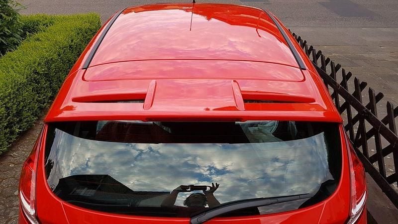 Gebraucht Ford Fiesta 101 PS (74 kW) 2014 Rot Kleinwagen