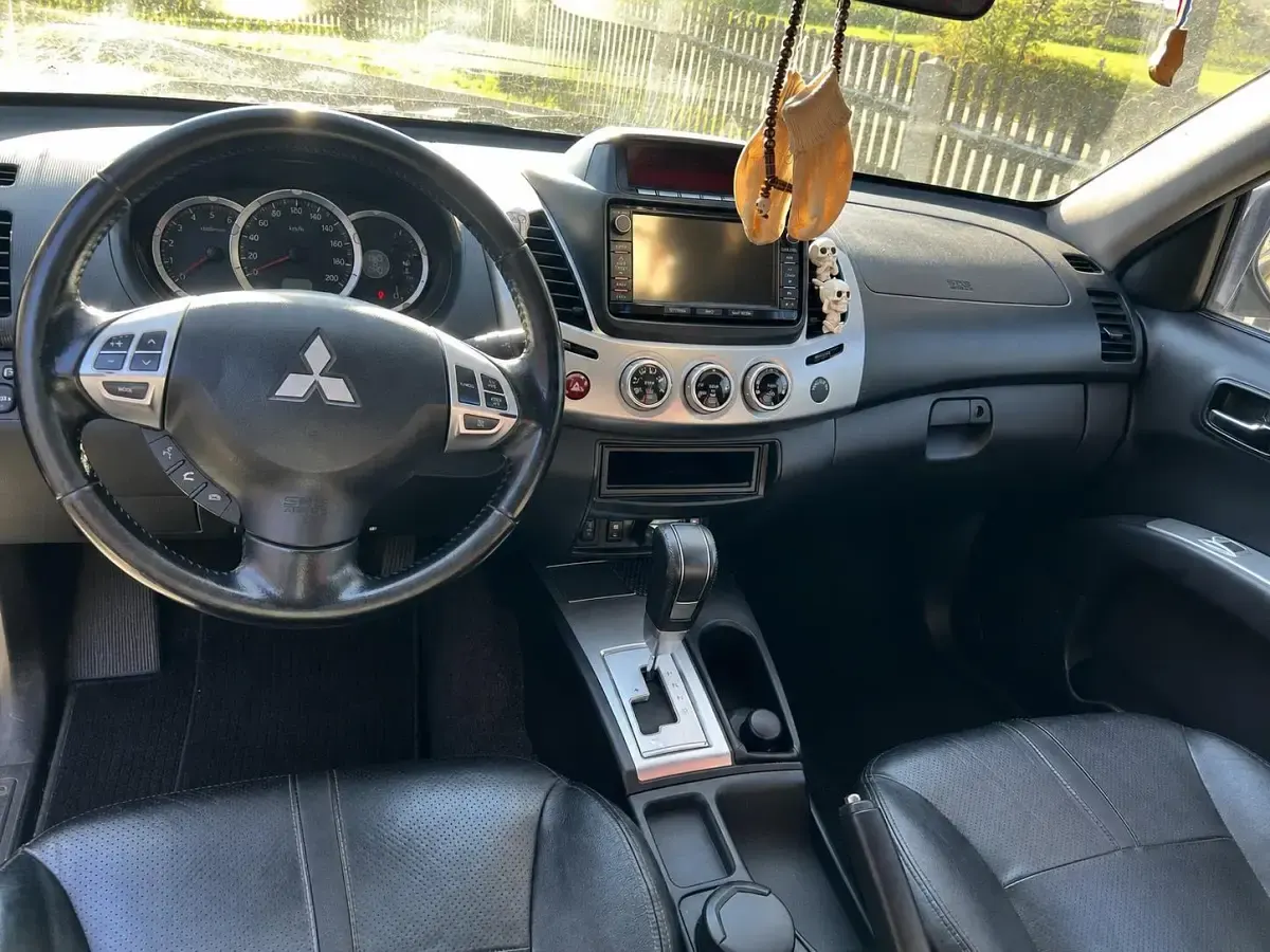 Gebraucht Mitsubishi L200 178 PS (130 kW) 2015 Schwarz Pickup