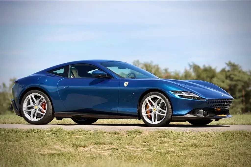 Gebraucht Ferrari Roma 620 PS (456 kW) 2022 Blau Coupé