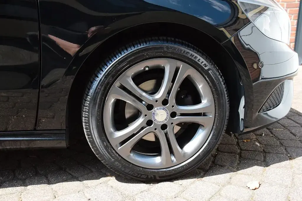 Gebraucht Mercedes A180 109 PS (80 kW) 2014 Schwarz Kleinwagen