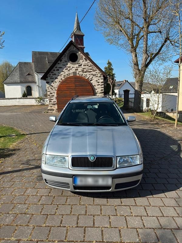 Silber Gebraucht 2005 Skoda Octavia Team Edition Kombi | 999 € (Superpreis) - Bild 1/4