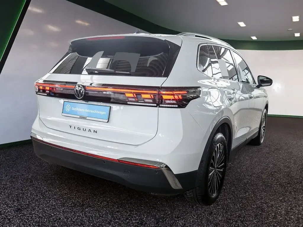 Gebraucht VW Tiguan Elegance 150 PS (110 kW) 2025 Weiss / pure white SUV