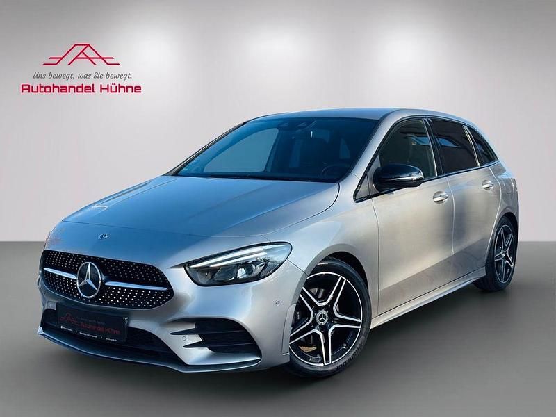 Silber Gebraucht 2019 Mercedes B200 AMG line Van / Kleinbus | 25.925 € (Fairer Preis) - Bild 1/4