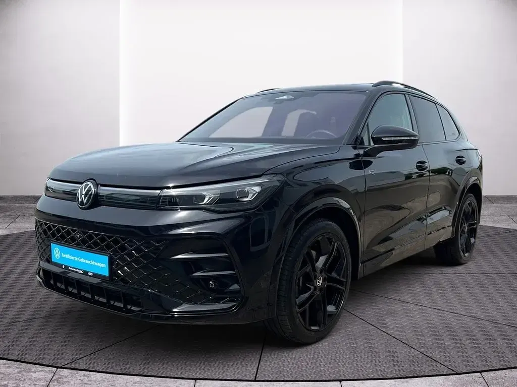 Gebraucht VW Tiguan R-line 150 PS (110 kW) 2024 Deep black perleffekt SUV