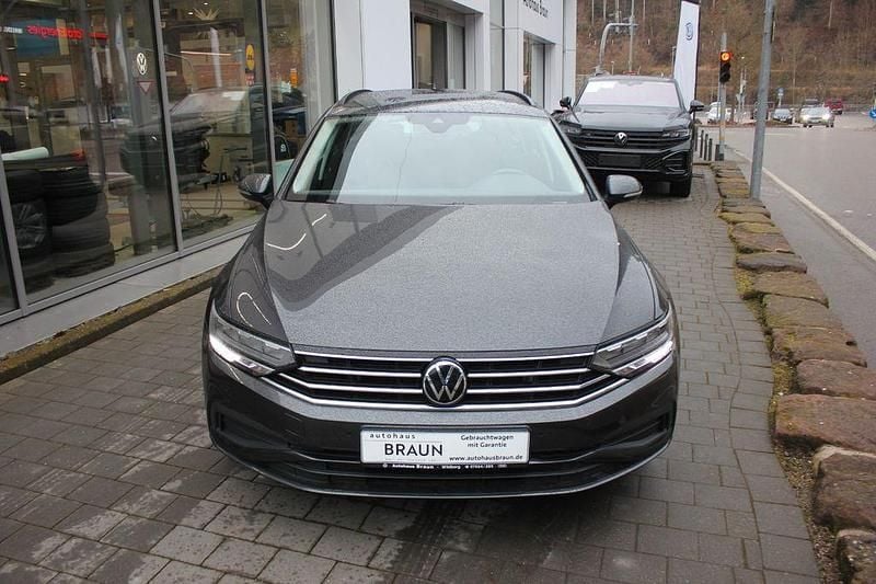 Gebraucht VW Passat 150 PS (110 kW) 2022 Grau Kombi