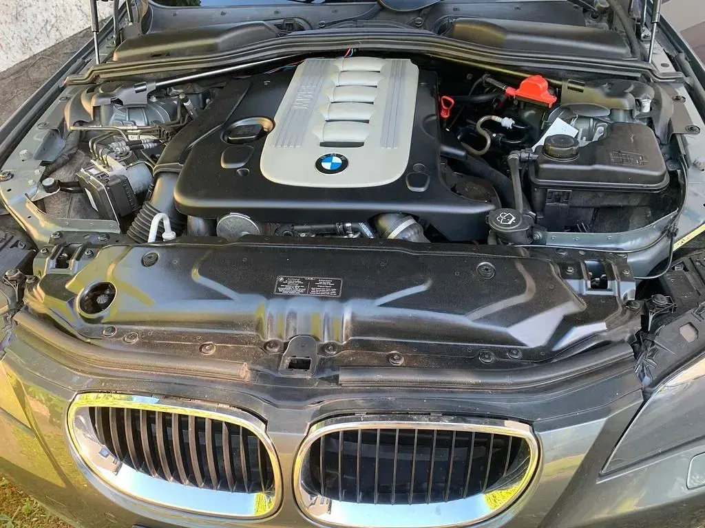Gebraucht BMW 525 177 PS (130 kW) 2004 Grau Limousine