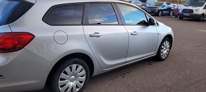 Gebraucht Opel Astra Active 140 PS (102 kW) 2013 Silber Kombi