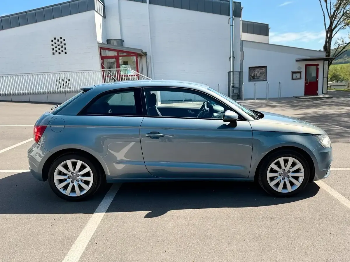 Gebraucht Audi A1 86 PS (63 kW) 2011 Blau Kleinwagen