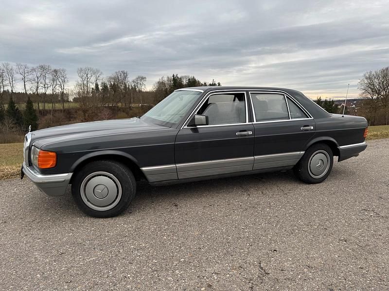 Gebraucht Mercedes 380 204 PS (150 kW) 1984 Grau Limousine